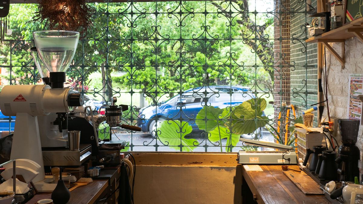 鳴草咖啡 自家烘焙館
